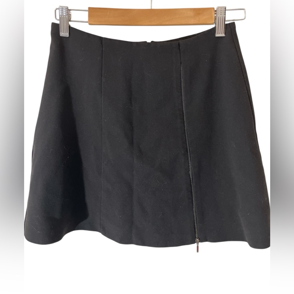 HH2 - ASOS - Black skirt - SIZE 6 - zipper - SMALL